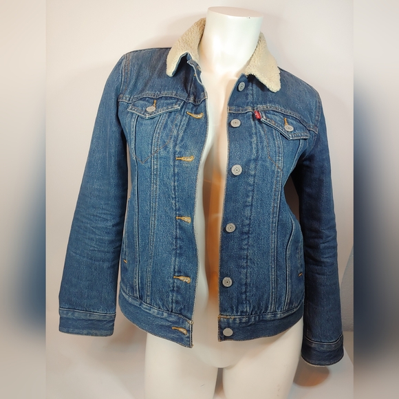 Levi's Jackets & Blazers - Levi's Denim Jacket Levi's Sherpa lined Denim Jacket XS Women’s Levi Jacket Coat